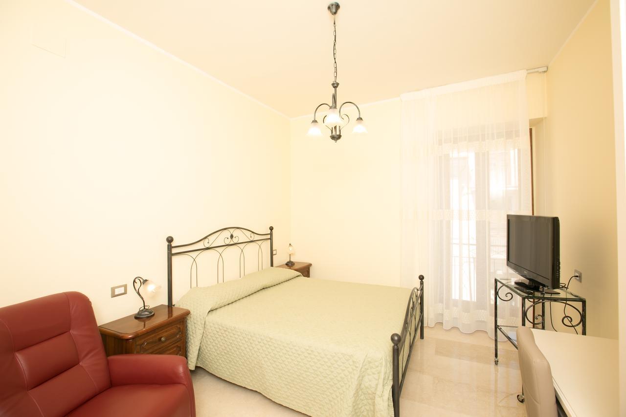 B&B Ponte Capograssi Сульмона Экстерьер фото