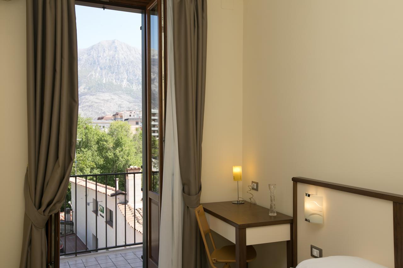 B&B Ponte Capograssi Сульмона Экстерьер фото